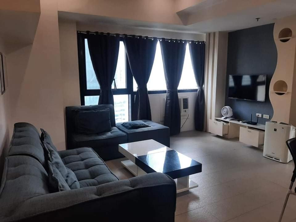 Spacious 2 Bedroom Unit With Pool Manila Exterior foto