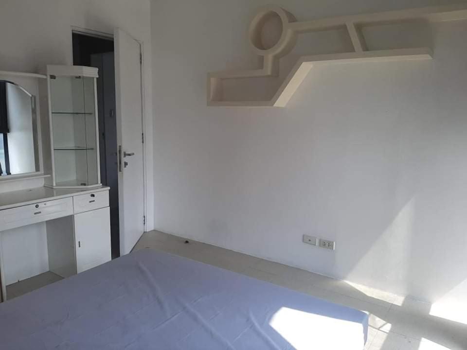 Spacious 2 Bedroom Unit With Pool Manila Exterior foto