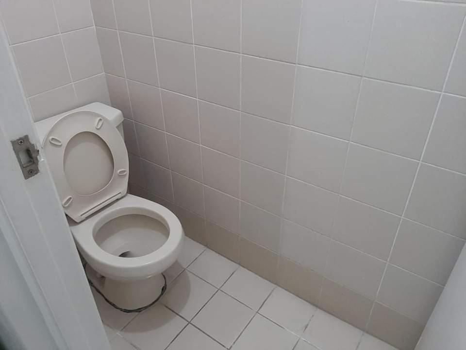 Spacious 2 Bedroom Unit With Pool Manila Exterior foto